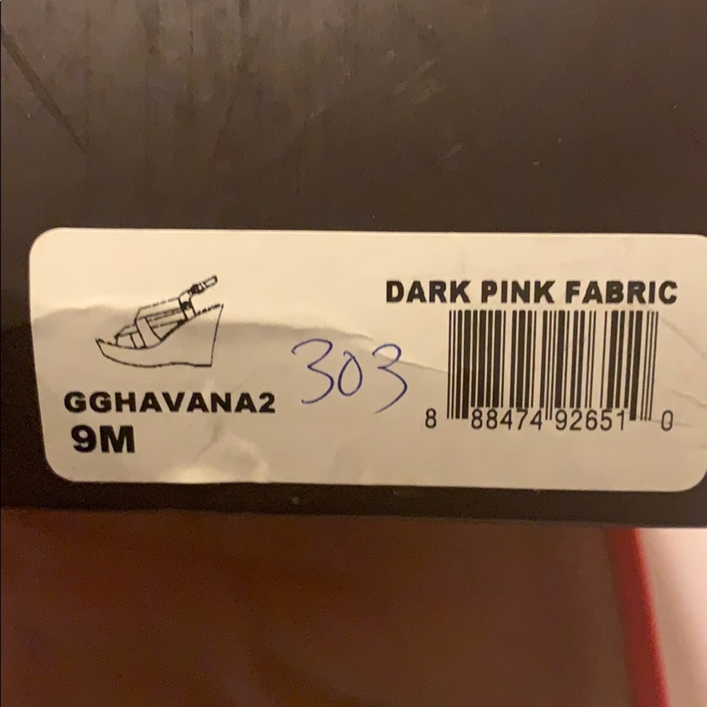 SOLD HP 🎉🎊Guess wedge heel sandals brand new - Picture 2 of 5